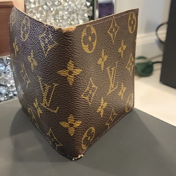 LOUIS VUITTON Monogram Wallet - Picture 5 of 11